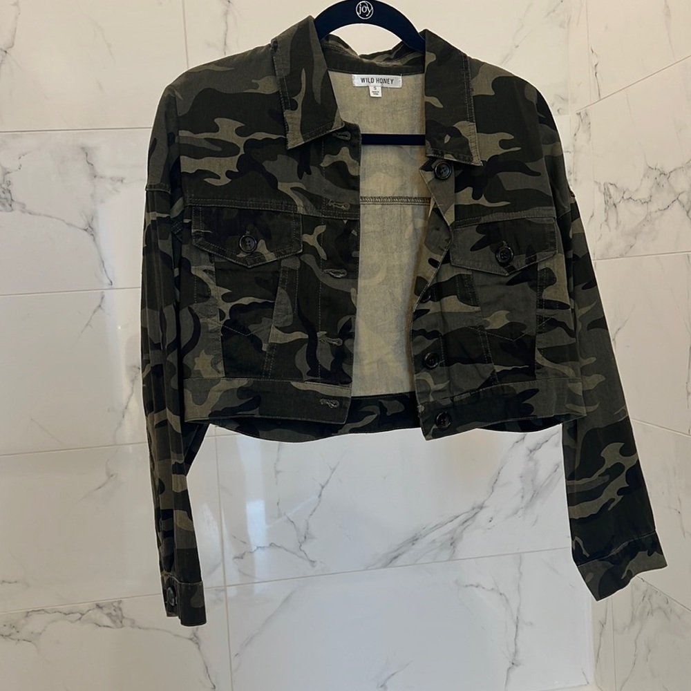 NWOT Wild Honey cropped Camo jacket | sz small